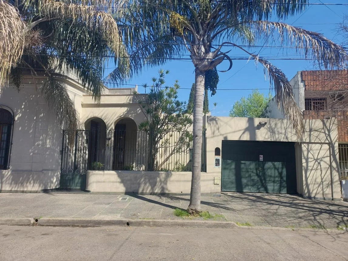 Casa de 5 ambientes en venta en Ciudadela, Alianza 200