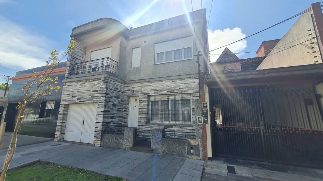 Venta casa 3 amb parrilla c/garaje Villa Dominico
