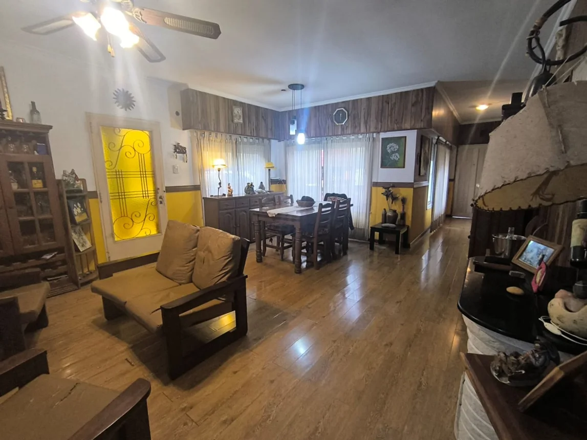Casa de 6 ambientes en venta en Liniers, Montiel 600, foto 3