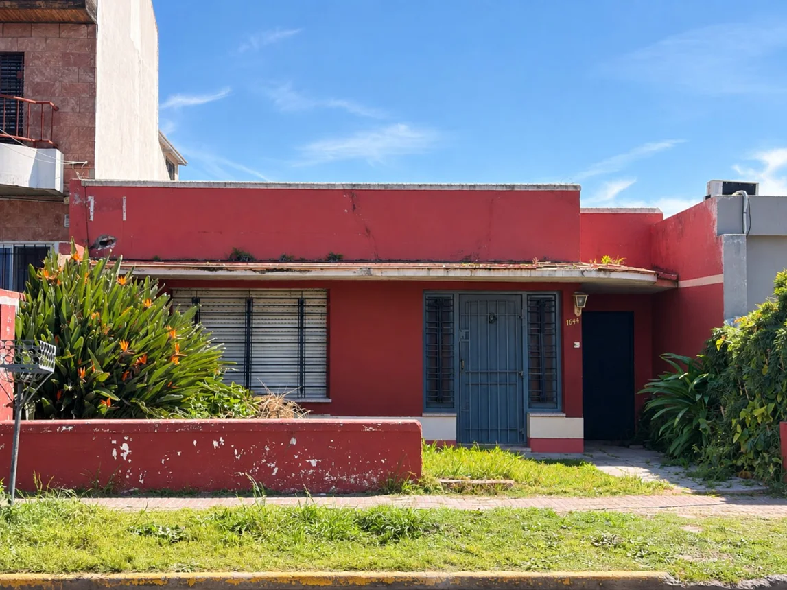 Casa de 3 ambientes en venta en Banfield, Avenida Santa Fe 1600