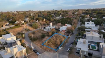 VENTA LOTE ESQUINA LOS CAROLINO APTO DUPLEX PLANO