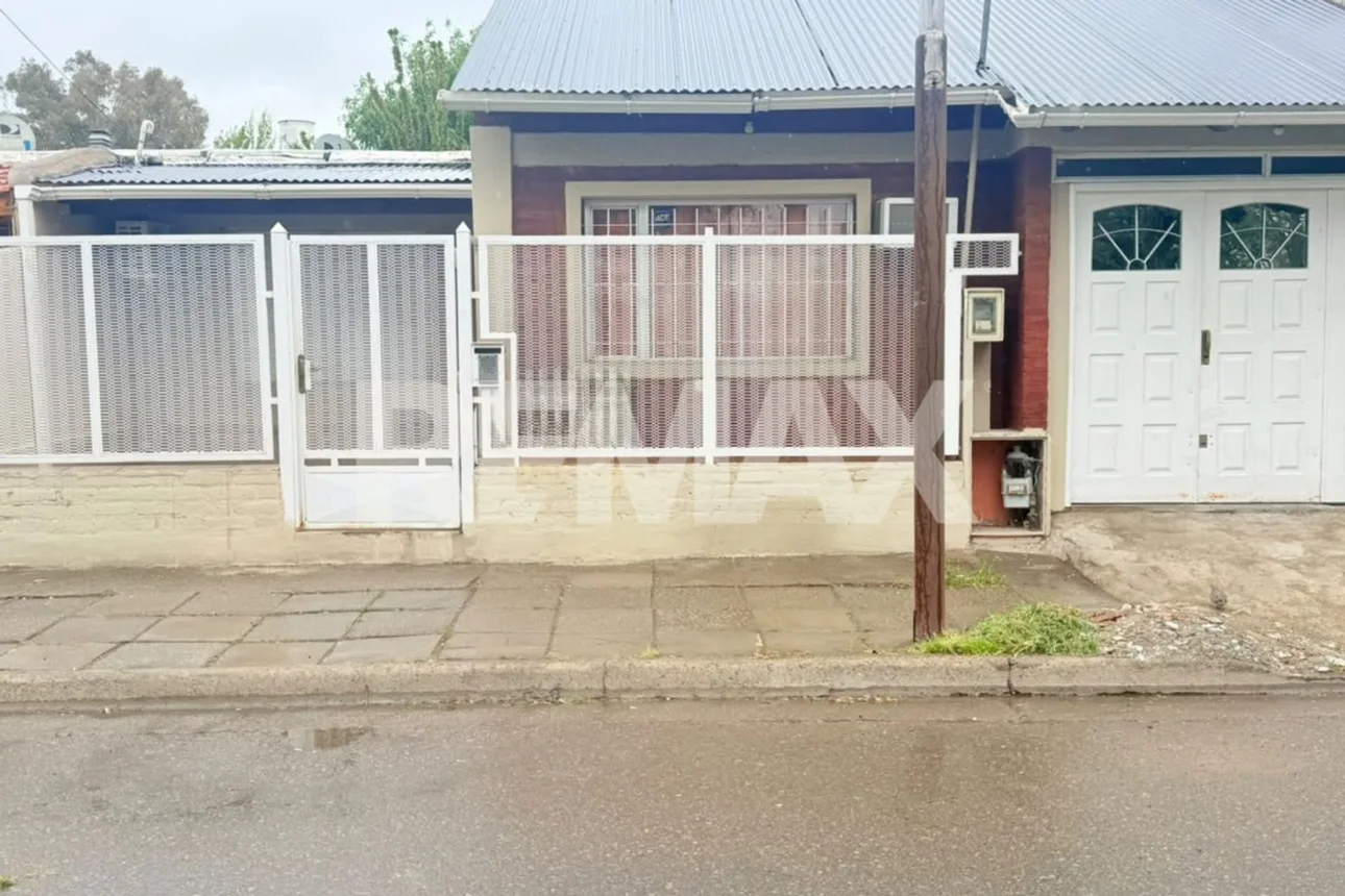 Casa de 4 ambientes en alquiler en Neuquén, Pasaje del Centenario 0