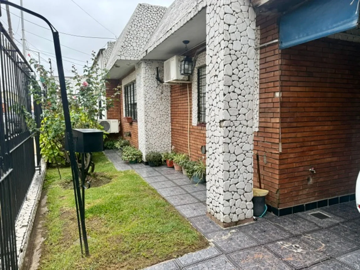 Casa de 3 ambientes en venta en Sarandí, Pasaje Beazley 200, foto 2