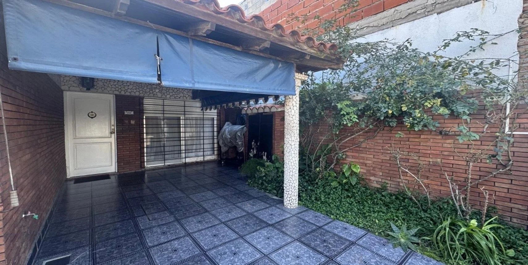 Casa de 3 ambientes en venta en Sarandí, Pasaje Beazley 200