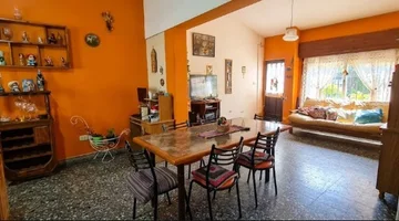 VENTA CASA DOS DORMITORIOS TIRO SUIZO COCHERA