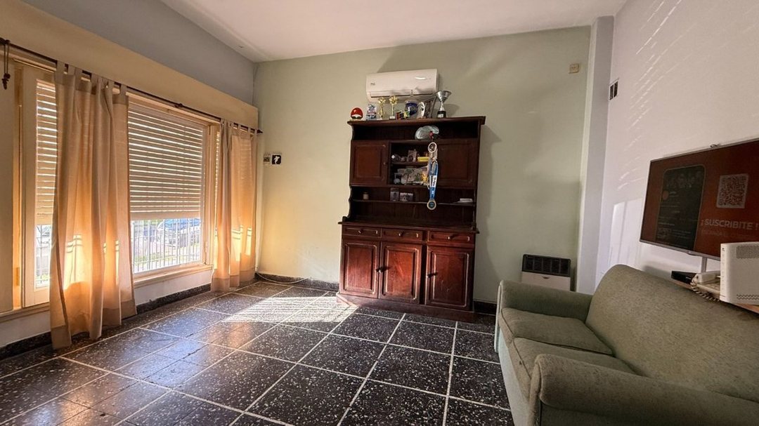 CASA EN VENTA 3 AMB CON PATIO APTA CREDITO LOMAS