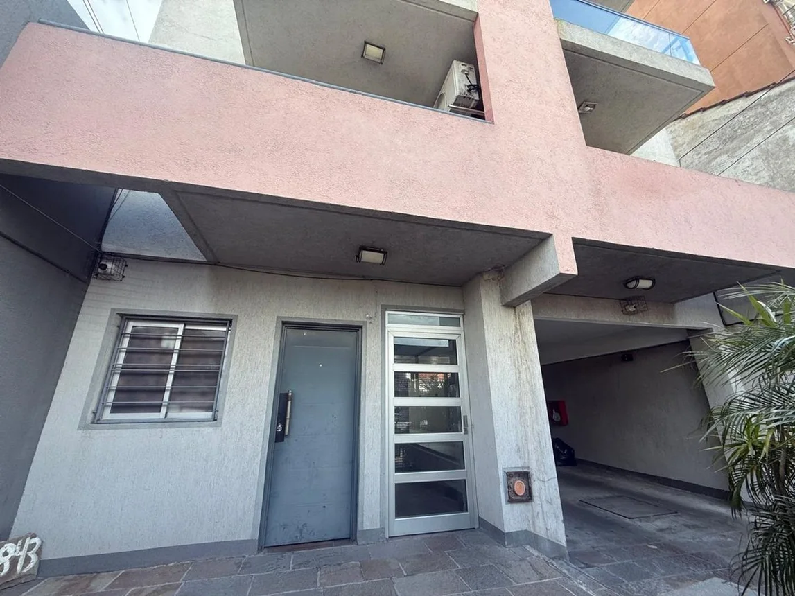Departamento de 2 ambientes en venta en Lanús Este, Las Piedras 1800
