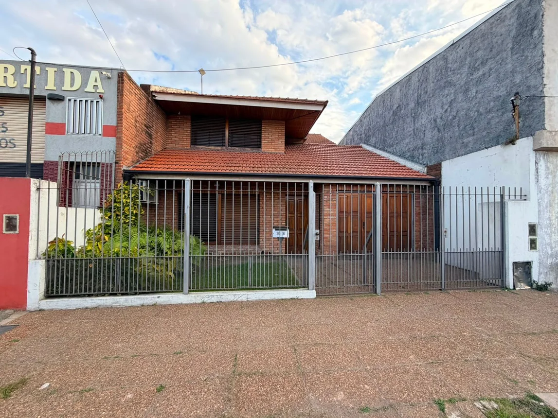 Casa en venta en Banfield, foto 3