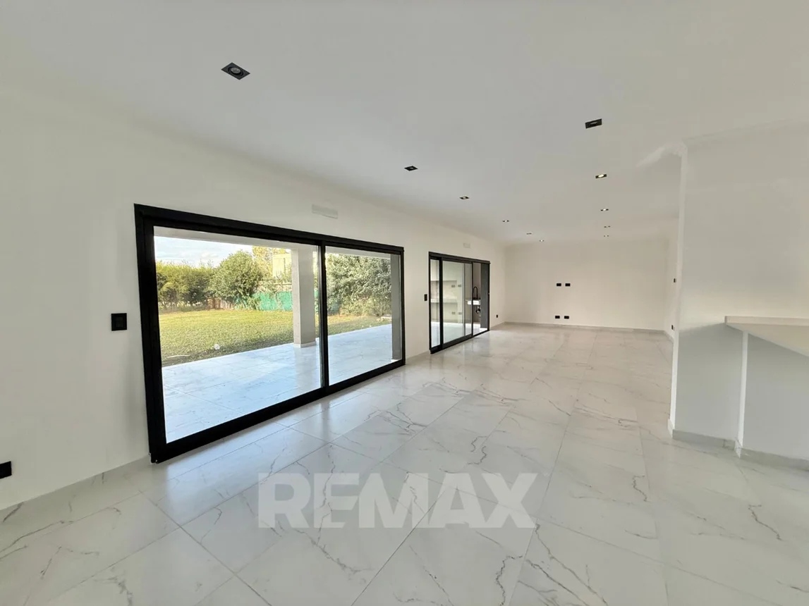 Casa de 6 ambientes en venta en Presidente Derqui, Leandro Niceforo Alem 3300