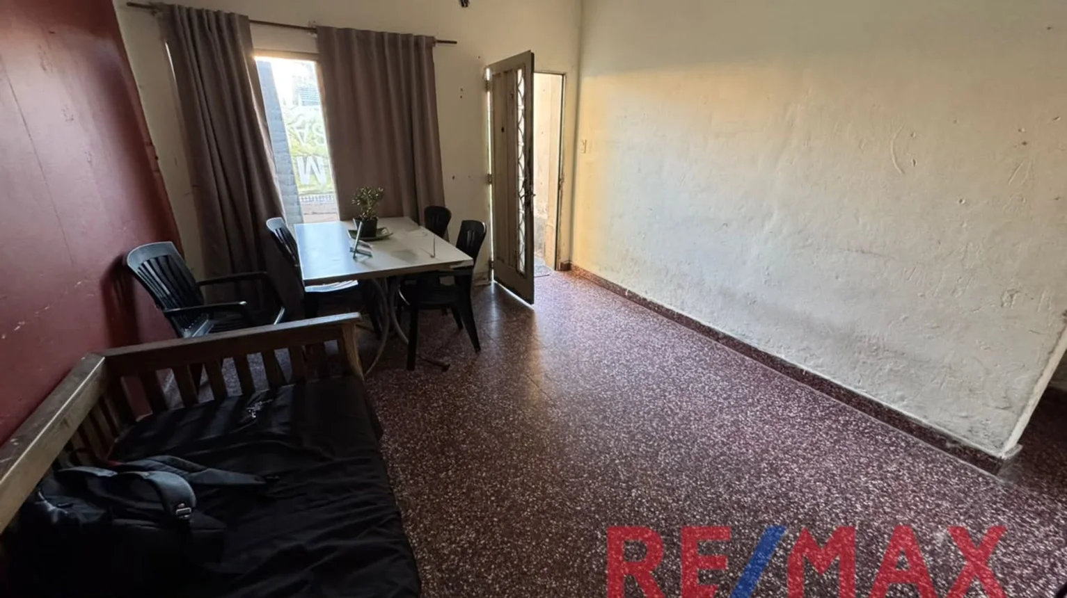 Casa de 3 ambientes en venta en Morón, Ozanam 300
