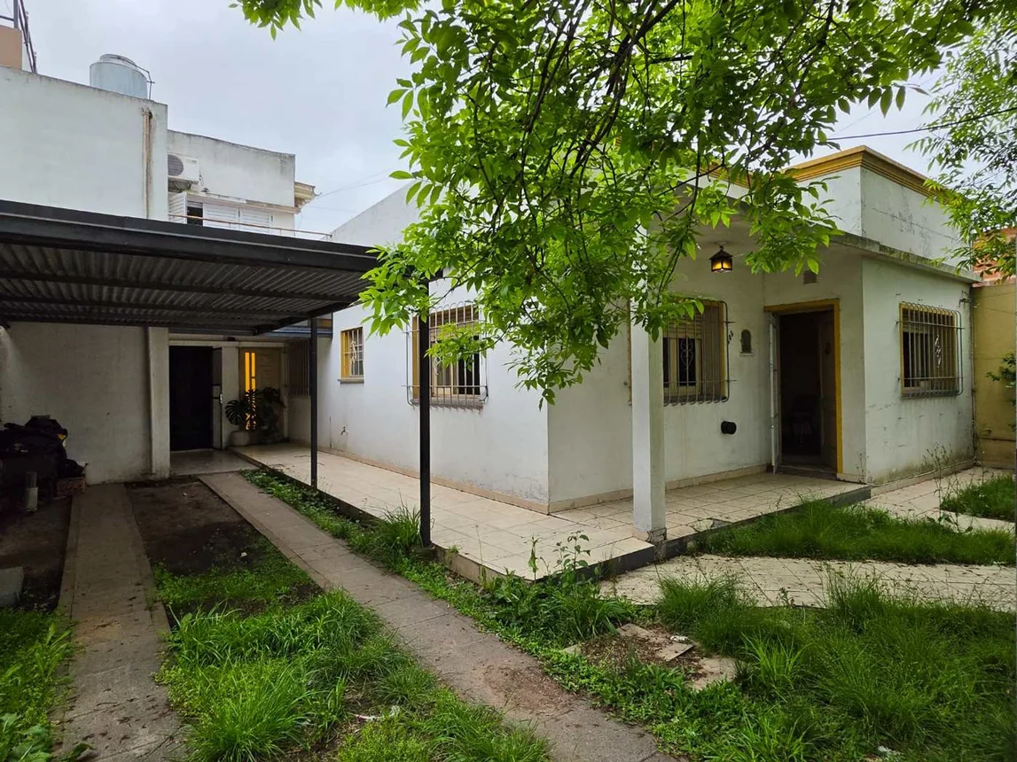 Casa de 6 ambientes en venta en José Mármol, 25 de Mayo 500