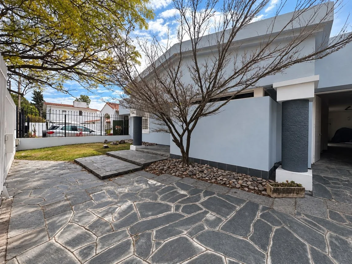 Casa de 8 ambientes en alquiler en Córdoba, Tristán Malbrán 3900, foto 4