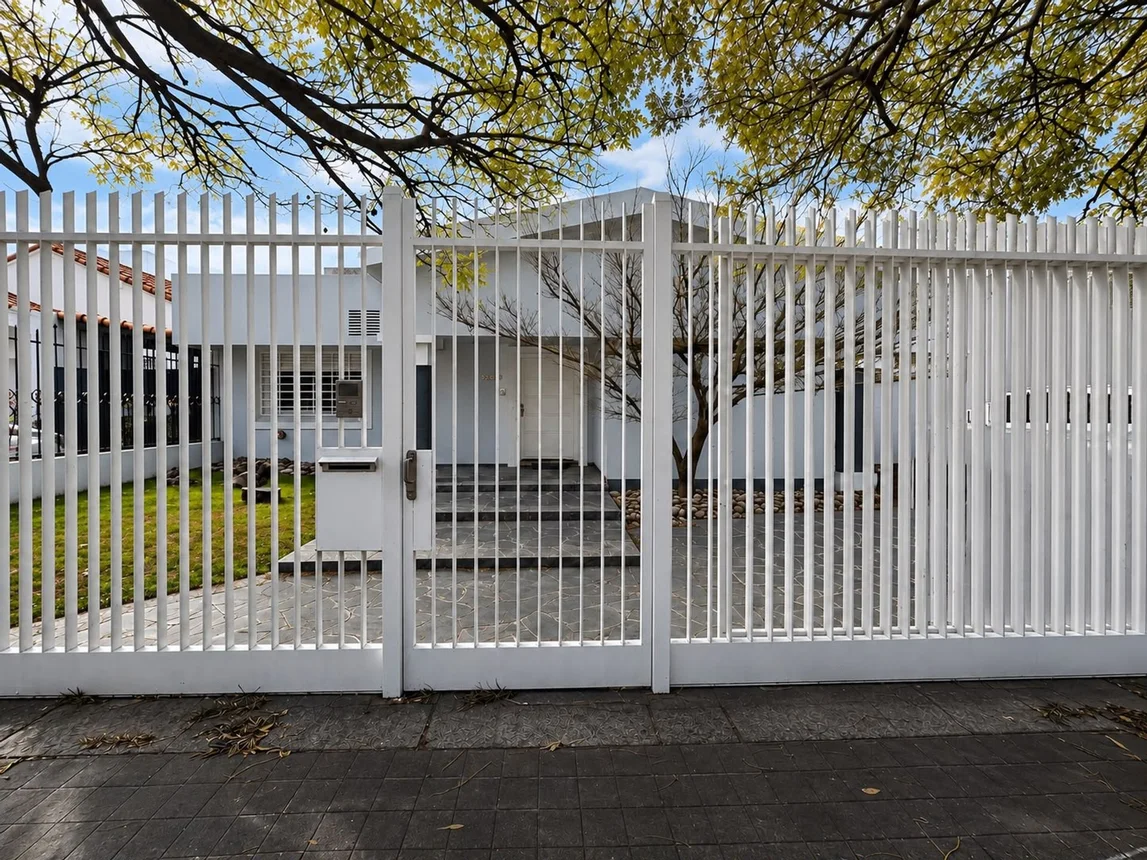 Casa de 8 ambientes en alquiler en Córdoba, Tristán Malbrán 3900, foto 2
