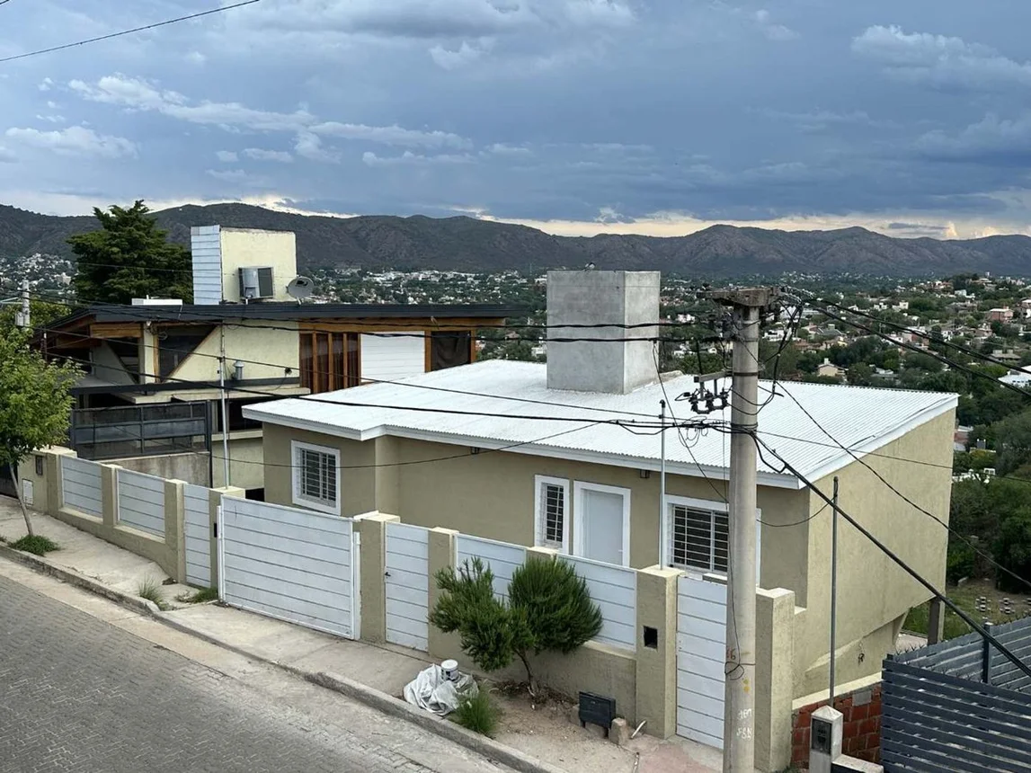 Casa dúplex de 15 ambientes en venta en Villa Carlos Paz, Los Lapachos 200, foto 2