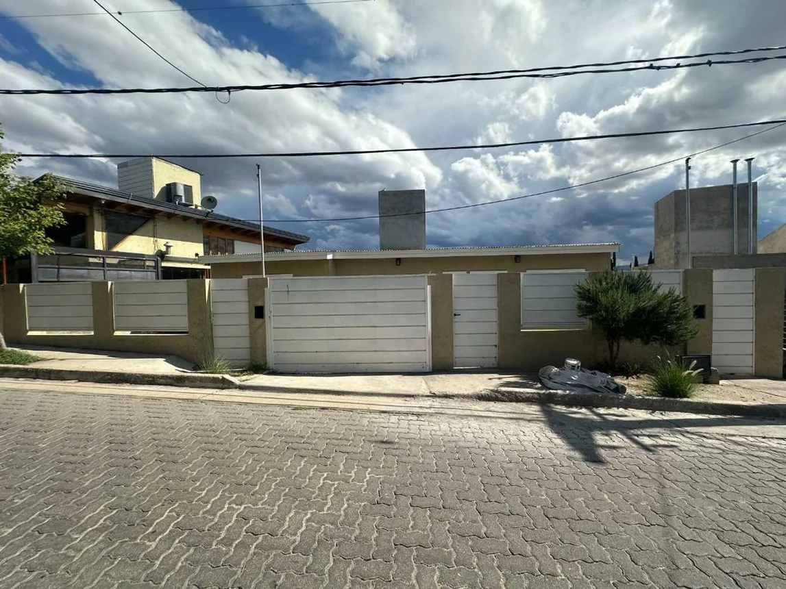 Casa dúplex de 15 ambientes en venta en Villa Carlos Paz, Los Lapachos 200, foto 4