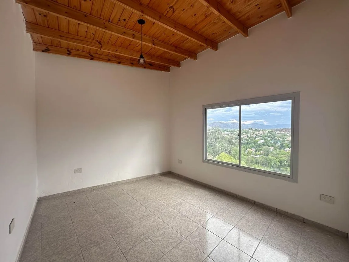 Casa dúplex de 15 ambientes en venta en Villa Carlos Paz, Los Lapachos 200