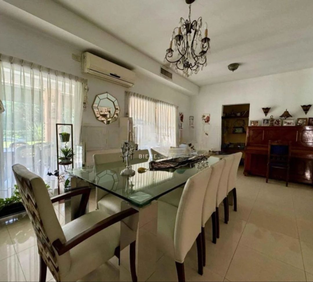 CASA 4 AMBIENTES VENTA CASCO DE ALVAREZ