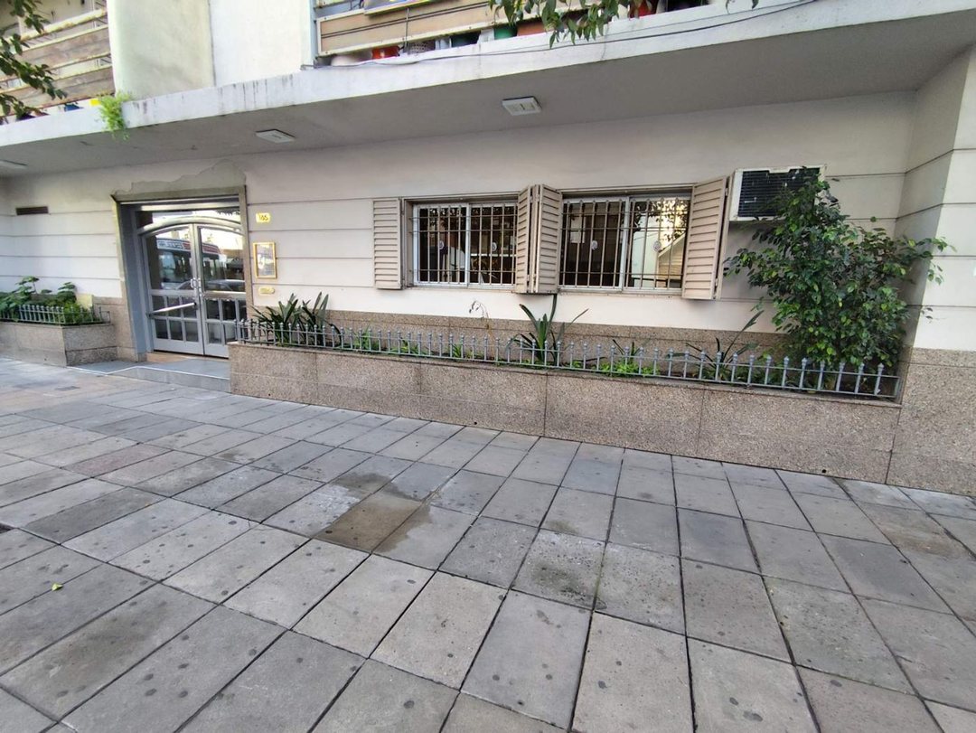 DEPARTAMENTO EN   VENTA TRES AMBIENTES CON PATIO