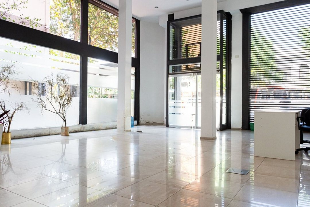 Local, con Oficinas En Venta La Plata