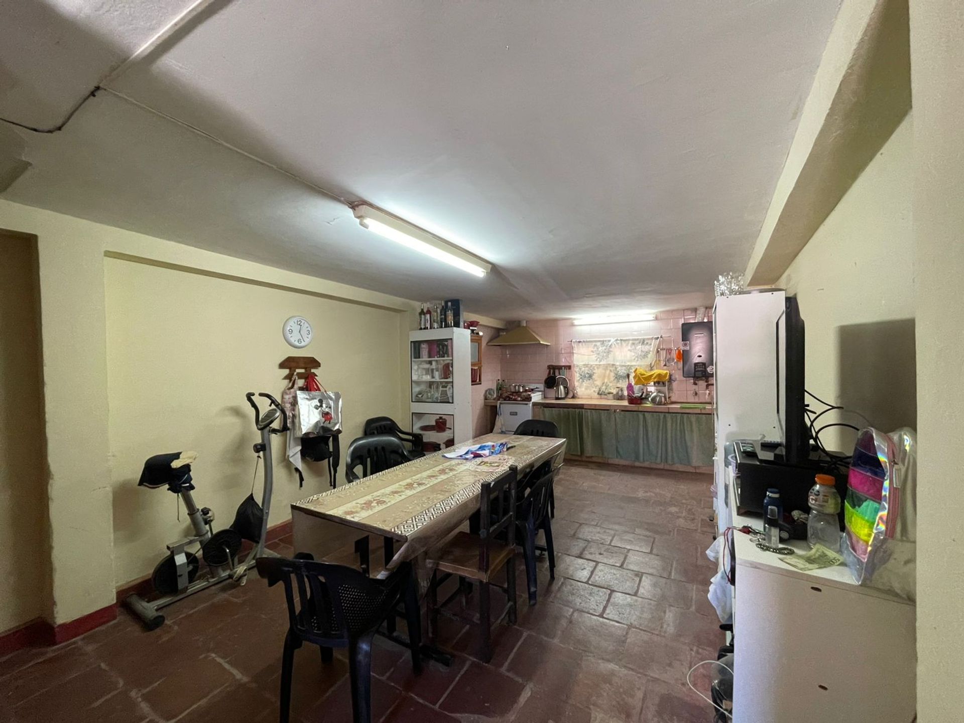 CASA EN VENTA CAFAYATE ZONA CENTRO 4 DORMITORIOS - foto 2