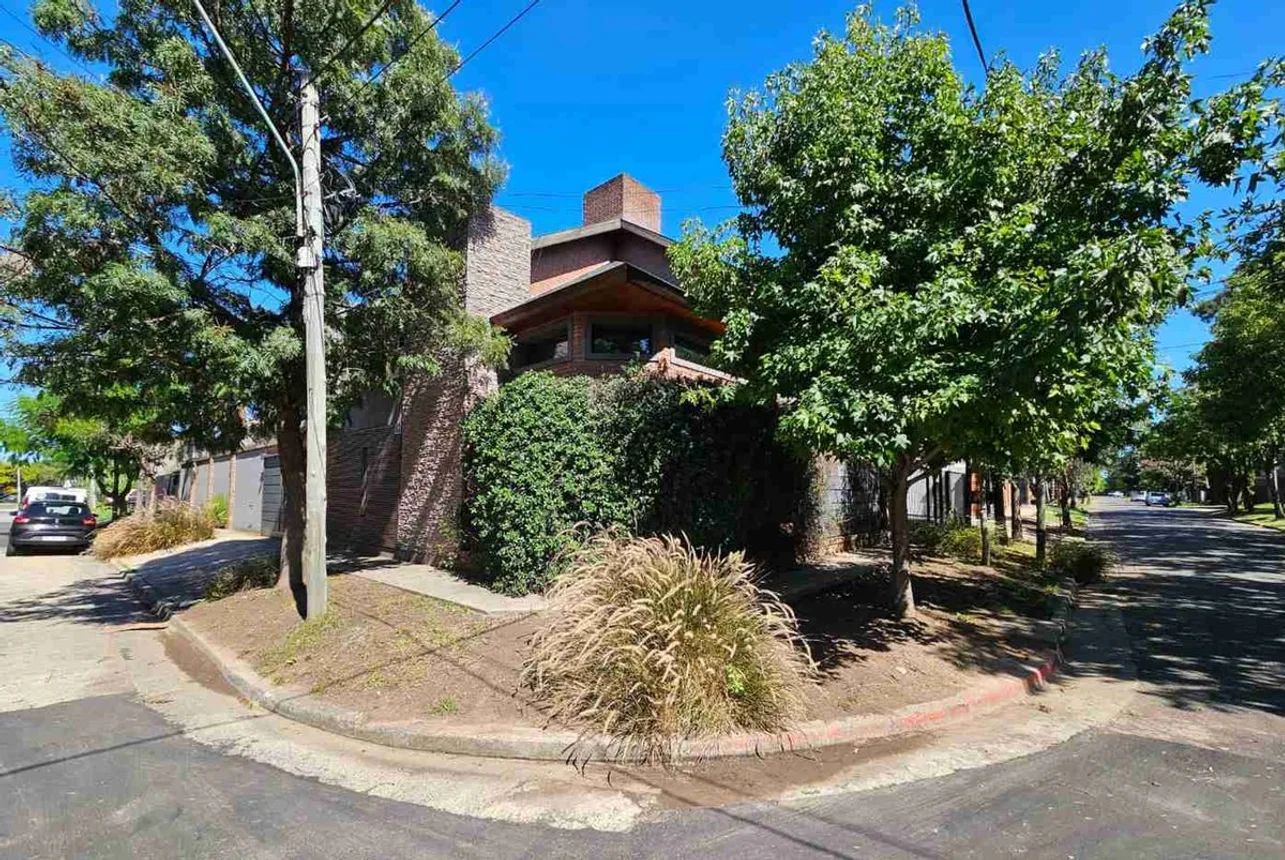 Casa de 5 ambientes en venta en El Palomar, Cacique Catriel 900, foto 3