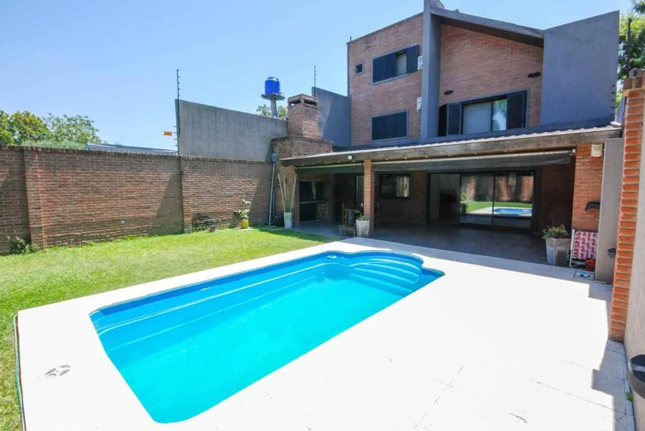 Casa de 5 ambientes en venta en El Palomar, Cacique Catriel 900