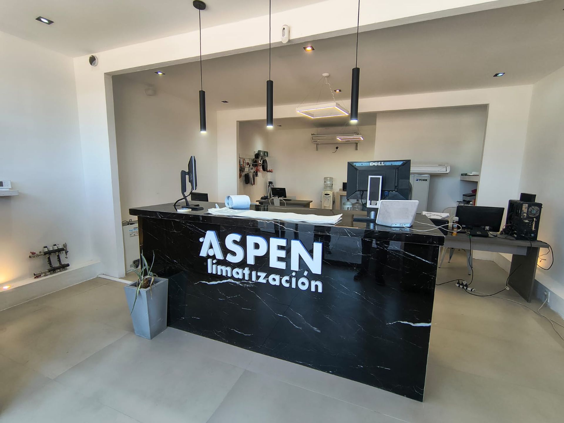 Local Comercial en Avenida Regalado Olguin 0