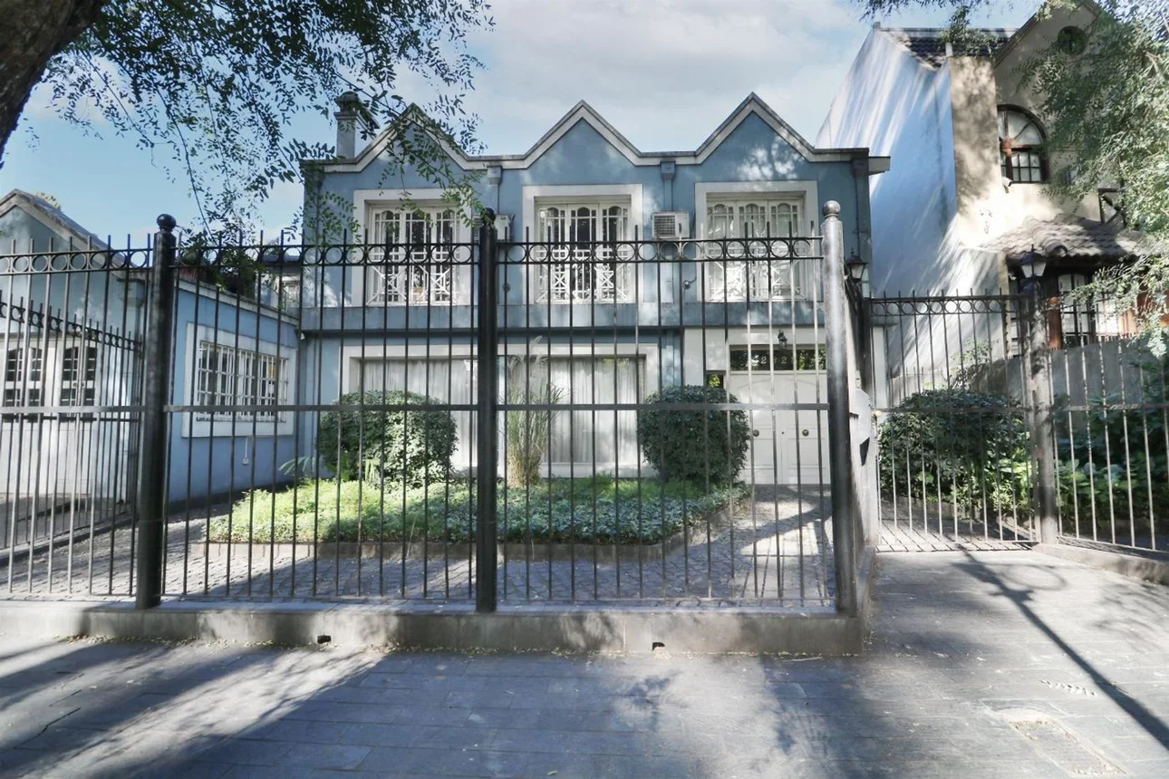 Casa de 6 ambientes en venta en Ciudad Jardín, De Las Tipas 2800