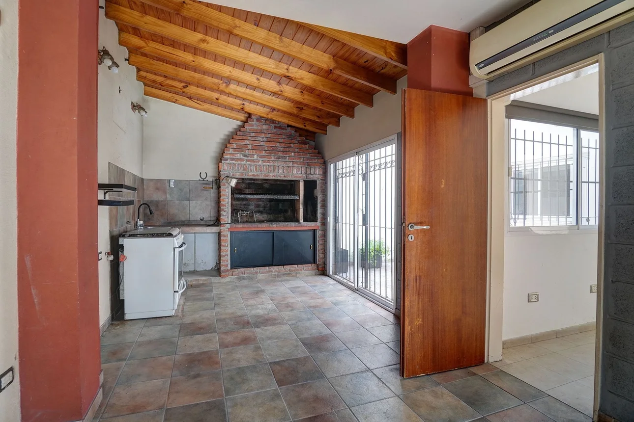 Casa de 4 ambientes en venta en Villa Real, Nazarre 5400