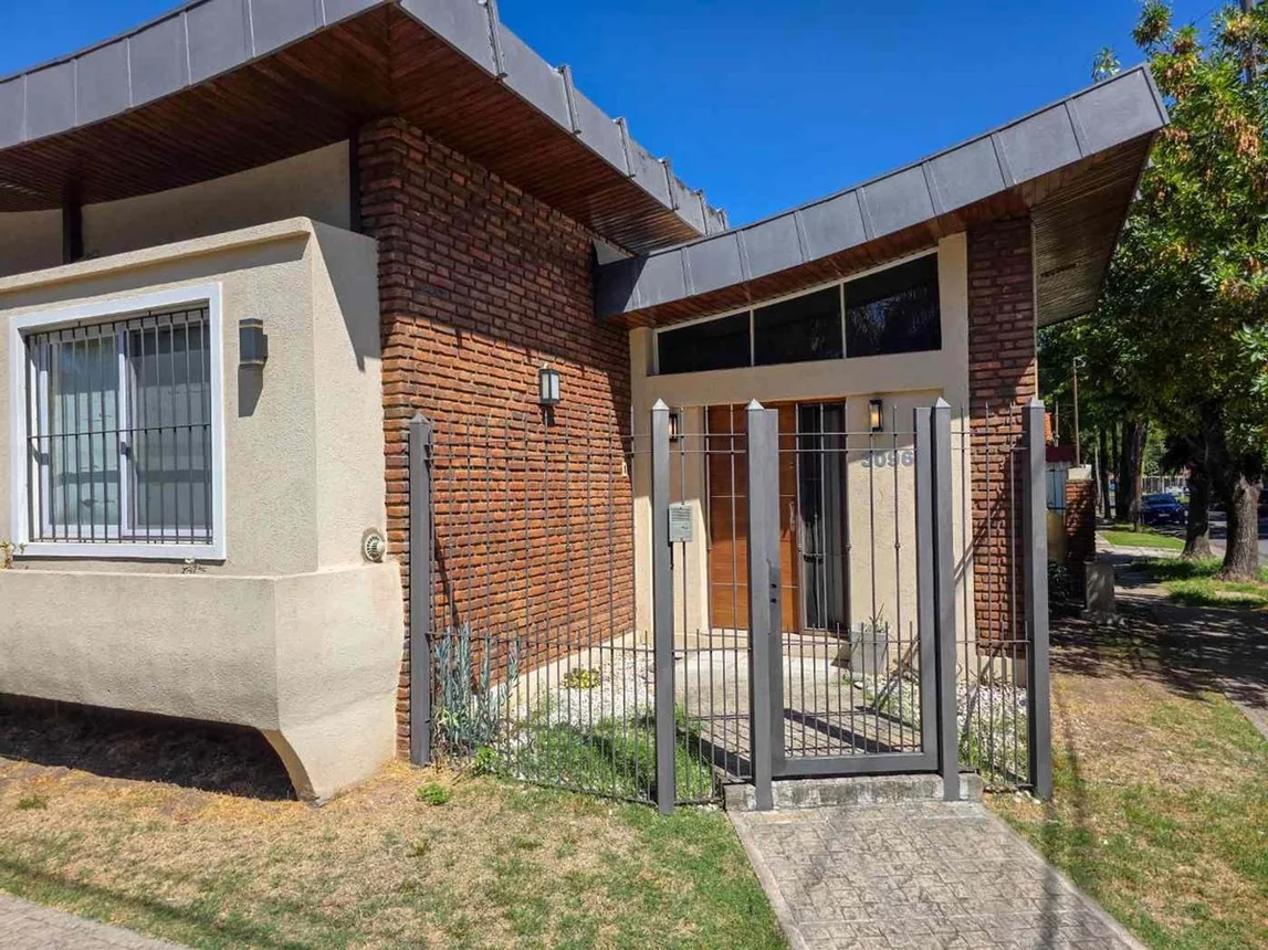 Casa de 4 ambientes en venta en Castelar, Pedro Goyena 3000, foto 4
