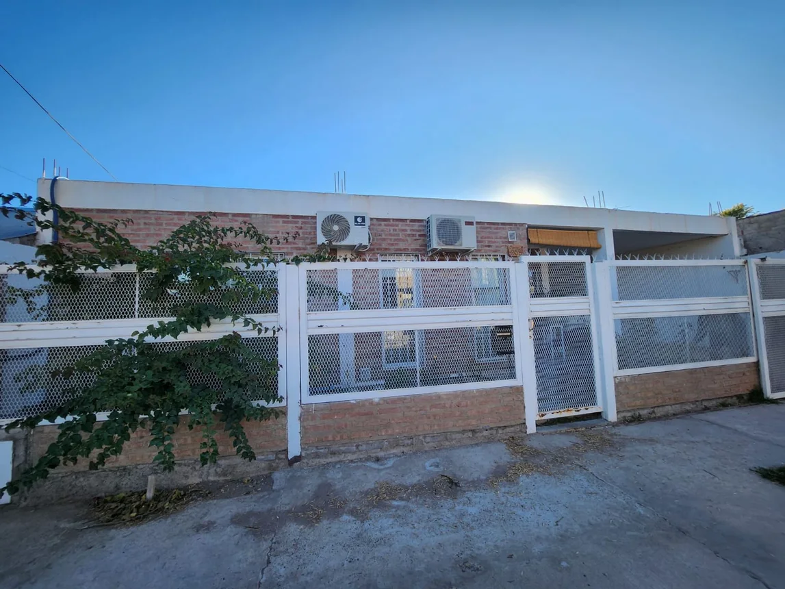 Casa en venta en Neuquén, foto 2