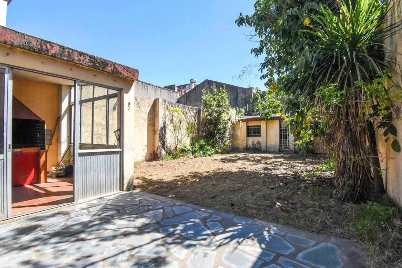 Casa de 7 ambientes en venta en Nueva Pompeya, Grito de Asencio 3600