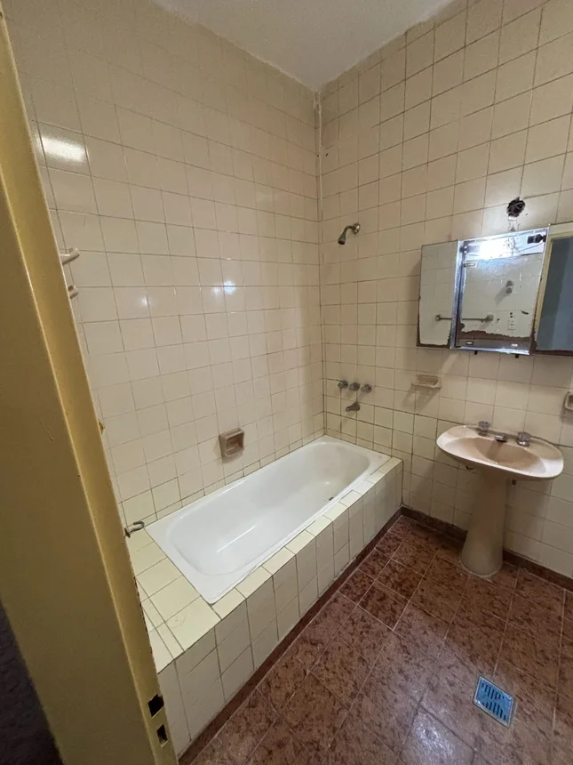 Casa de 7 ambientes en venta en Parque Chacabuco, Pasaje Valencia 2000, foto 5