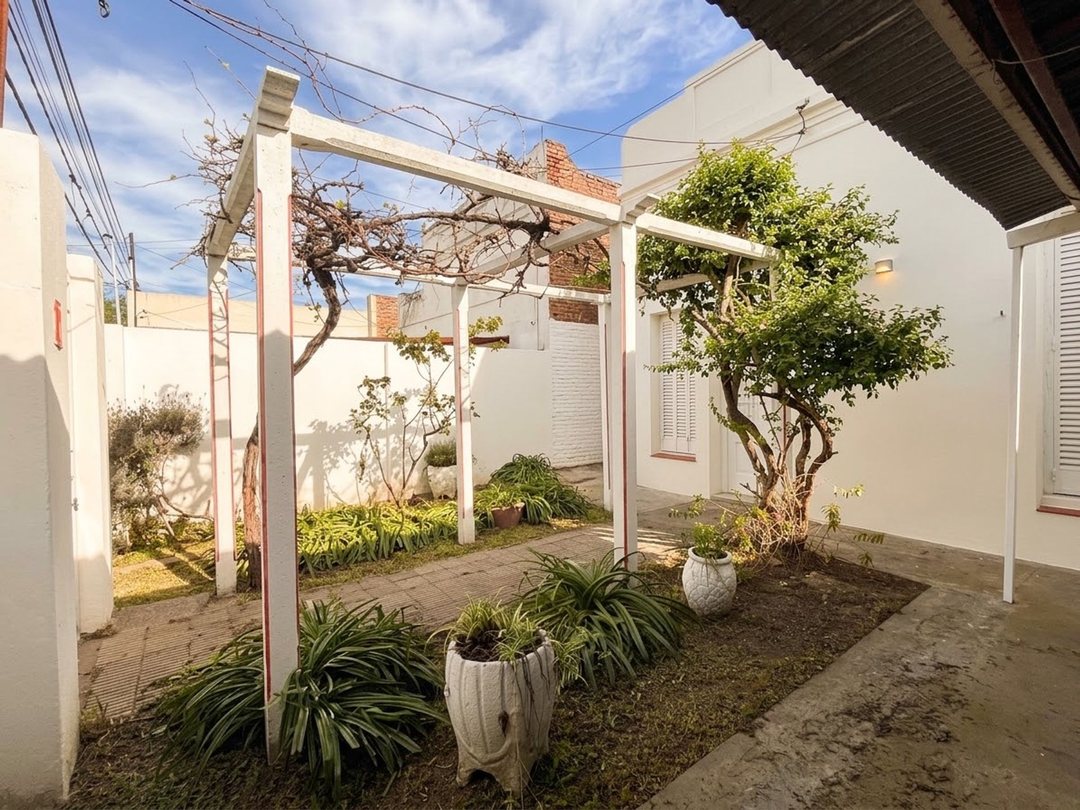 VENTA CASA 2 HAB ENORME PATIO