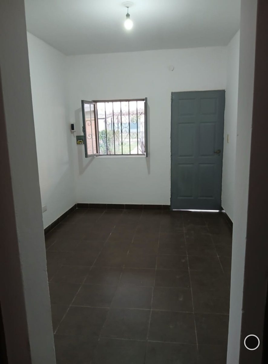 CASA VENTA BARRIO DON EMILIO ZONA SUR 4 DORM - foto 3