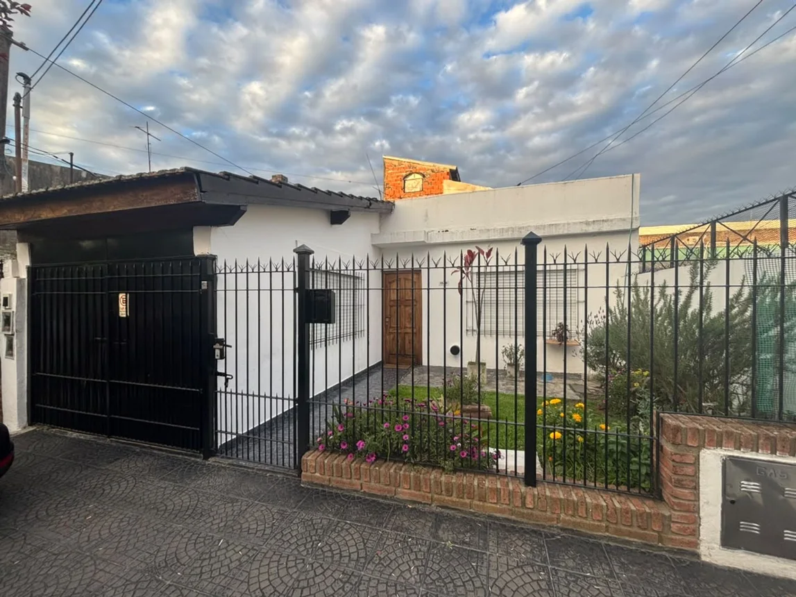 Casa de 3 ambientes en venta en San Fernando, Callao 1400