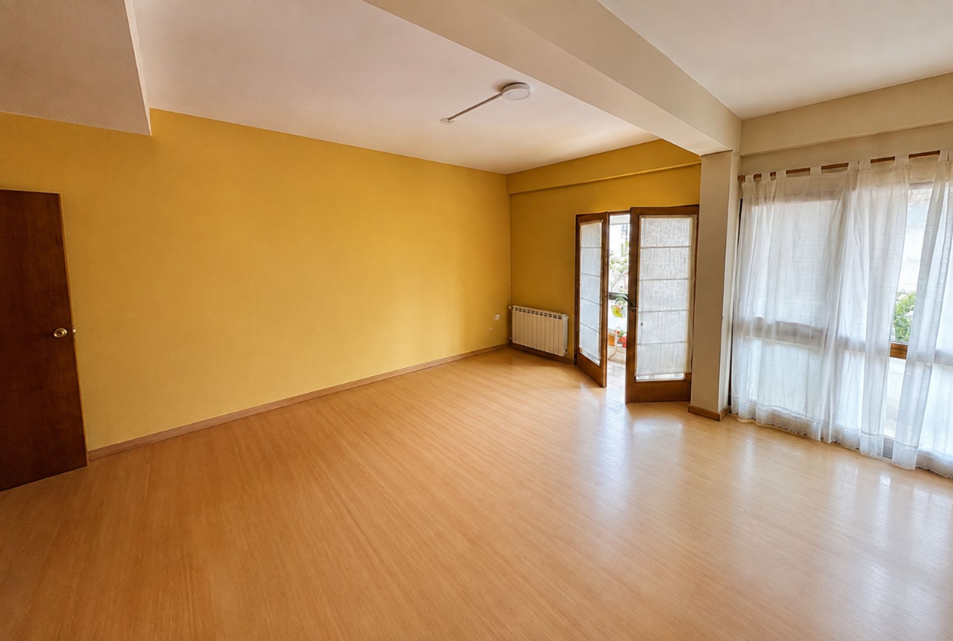 DEPARTAMENTO AMPLIO VENTA CENTRO 3 DORM C/COCHERA - foto 4