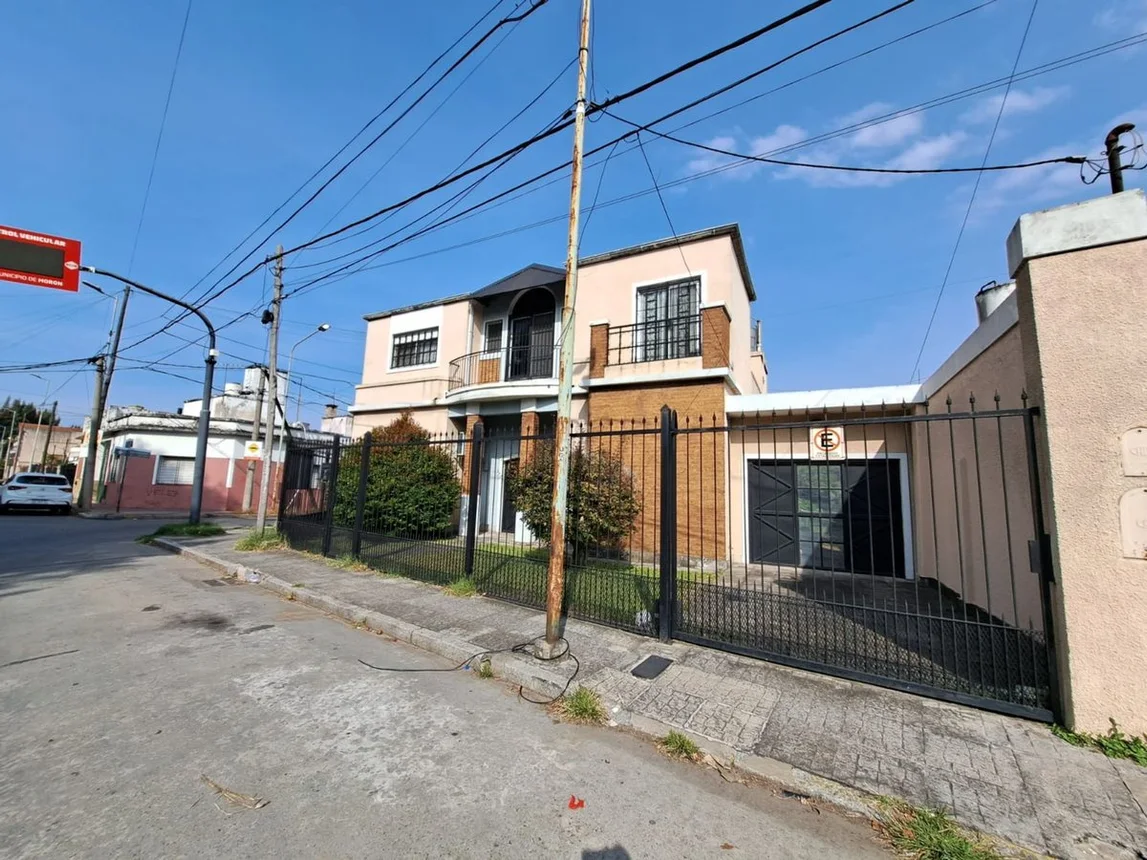 Casa en venta en Villa Sarmiento, Julián Portela 1000
