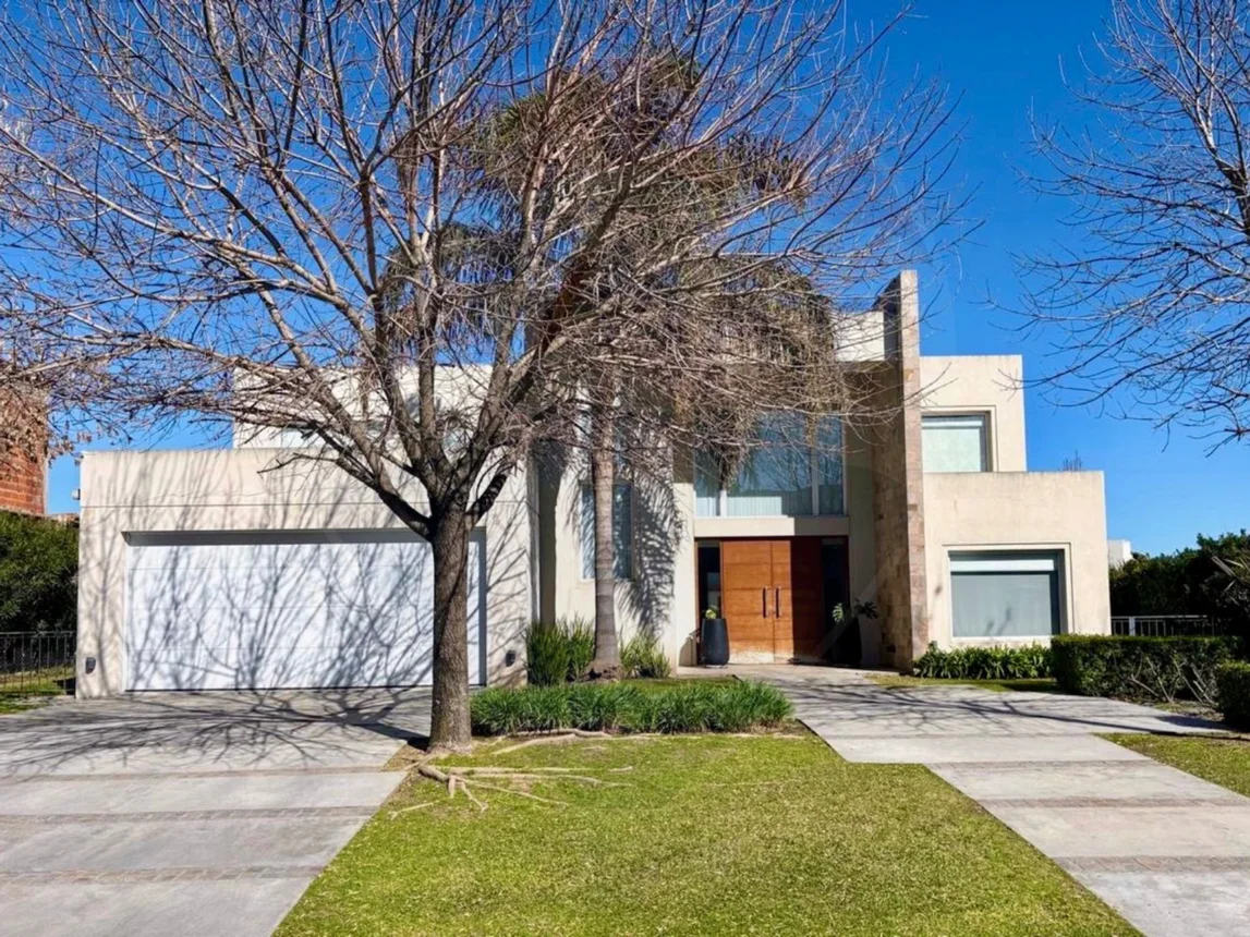 Casa de 6 ambientes en venta en General Rodríguez, Avenida Gaona 0