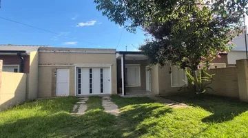 VENTA CASA ZONA ESTE BARRIO RESIDENCIAL