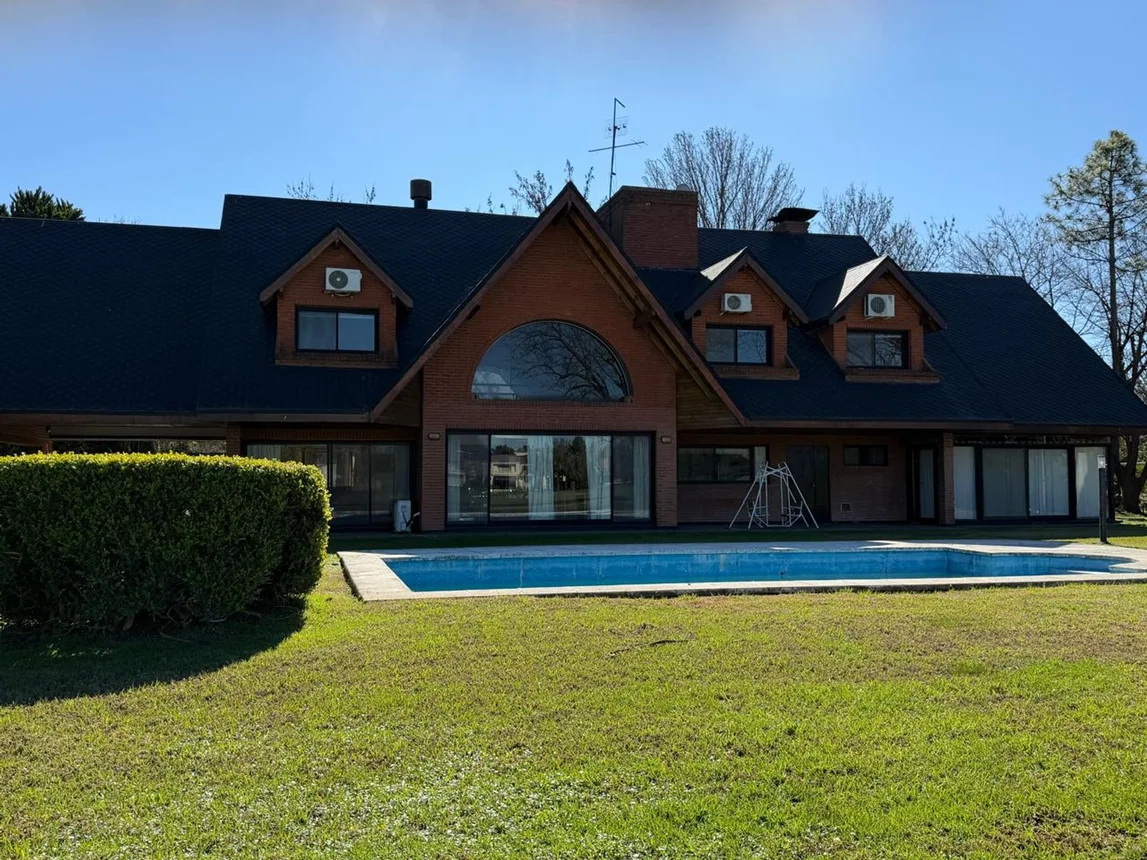 Casa dúplex de 7 ambientes en venta en Moreno, Autopista Acceso Oeste 0