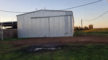 Alquiler de galpón de 360m2 con oficina y baño