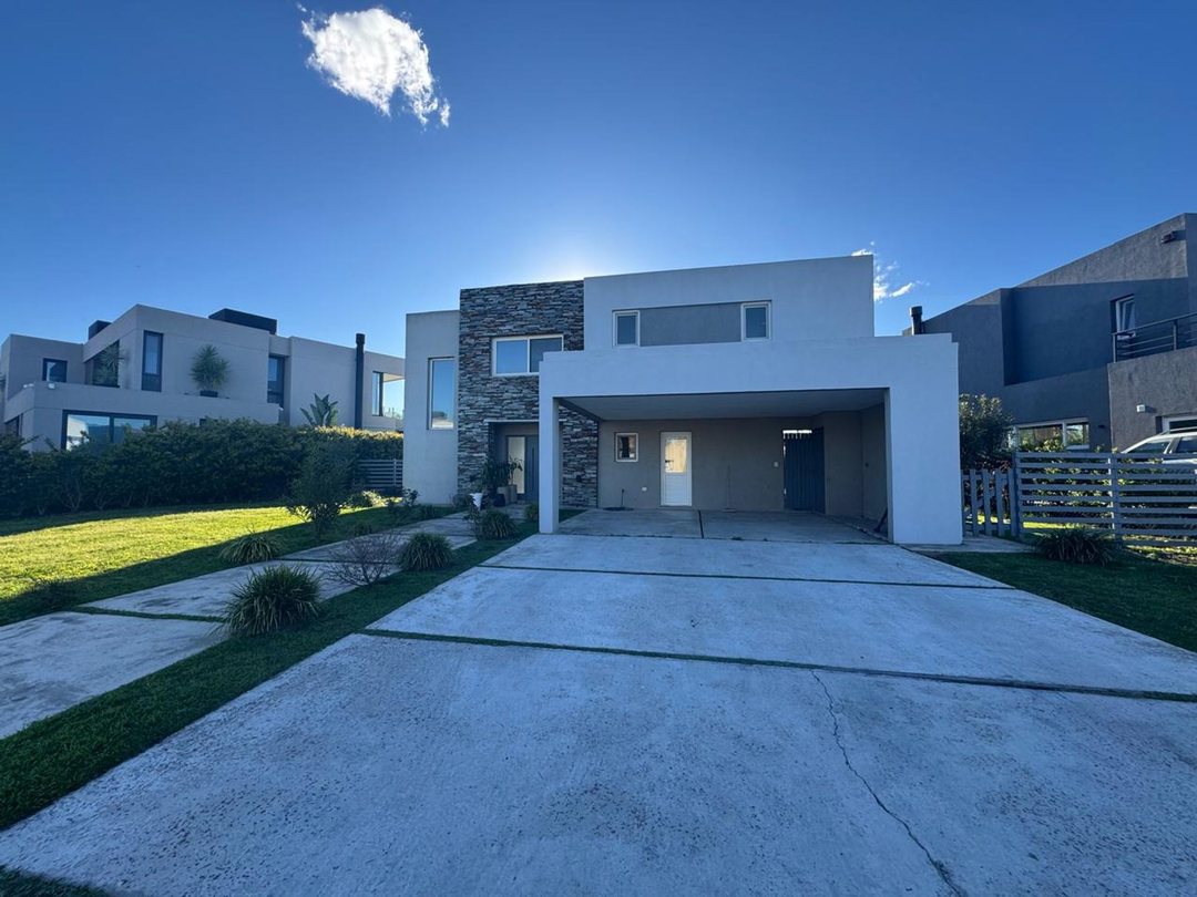 Venta Casa a la laguna 4 dormitorios Islas Canton