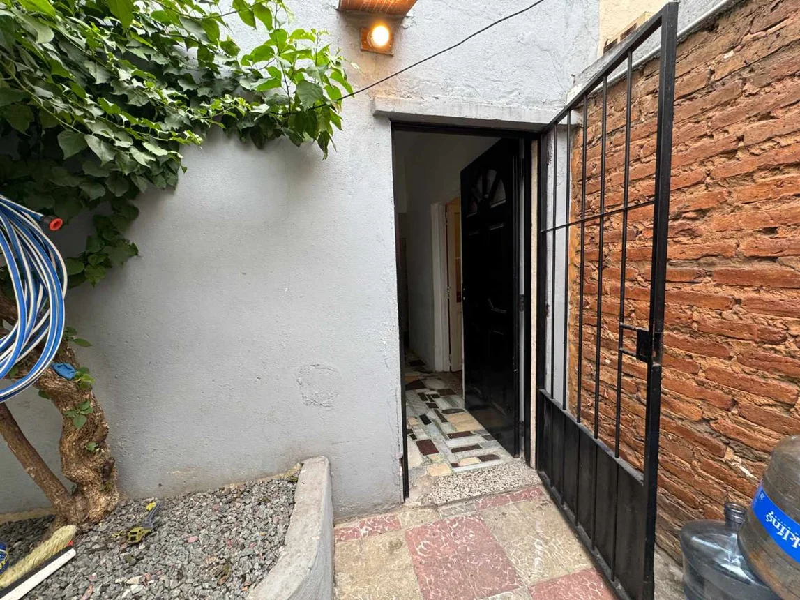 Casa de 5 ambientes en venta en Lomas del Mirador, Calle Jose E. Rodo 300, foto 5