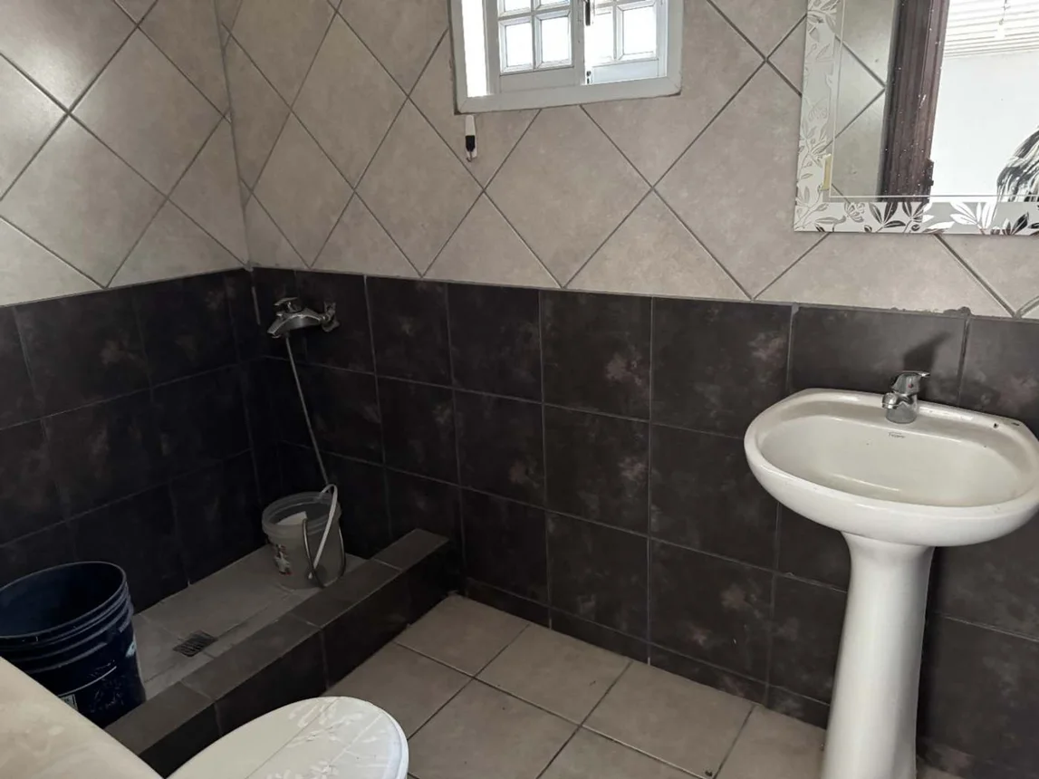 Casa de 5 ambientes en venta en Lomas del Mirador, Calle Jose E. Rodo 300, foto 4