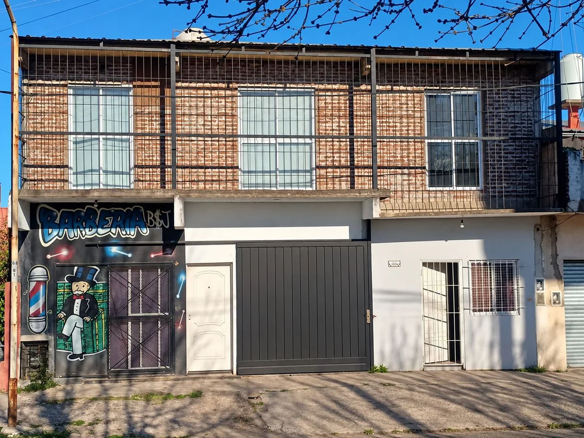 Casa de 4 ambientes en venta en Isidro Casanova, E. de la Fuente 1000
