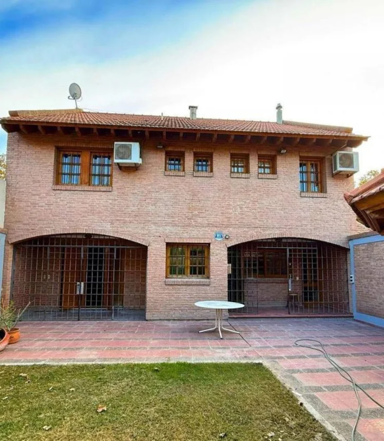 Casa de 7 ambientes en venta en Mendoza, Paraná 700