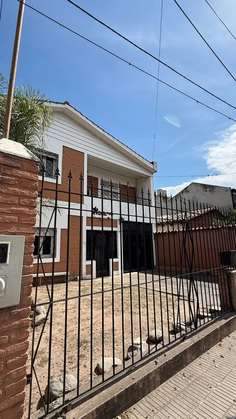 Casa de 8 ambientes en venta en San Miguel de Tucumán, Avenida Mate de Luna 2300