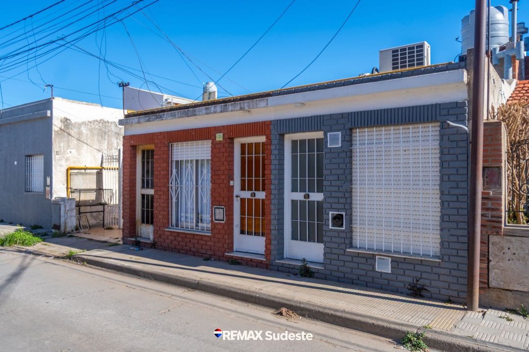 VENTA PH AL FRENTE, BARRIO UNIVERSITARIO.