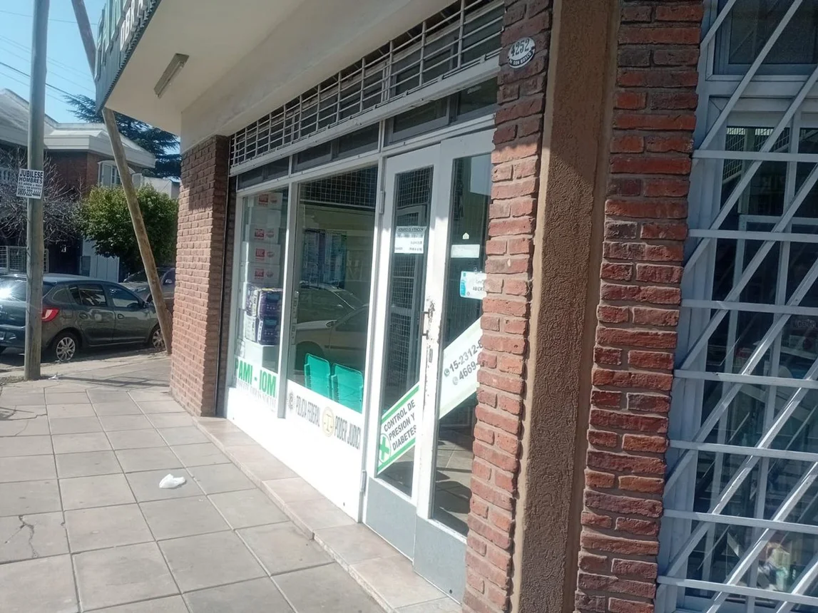 Casa en venta en Villa Luzuriaga, foto 3